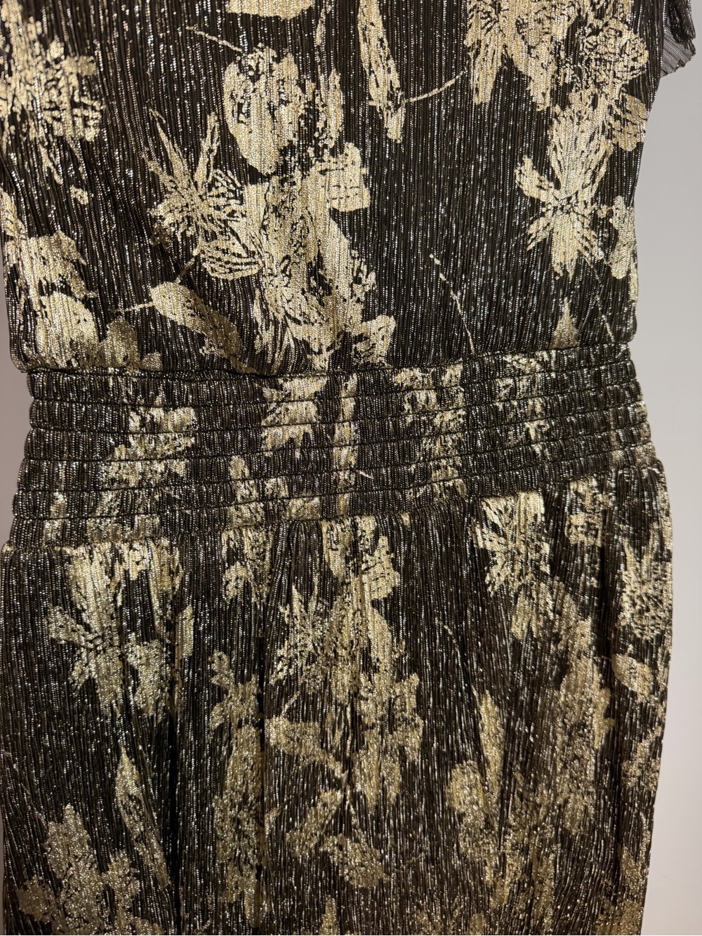 NWT Vince Camuto Gold Foil Floral V-Neck Maxi Dress Size Medium Rich Black - Picture 9 of 10